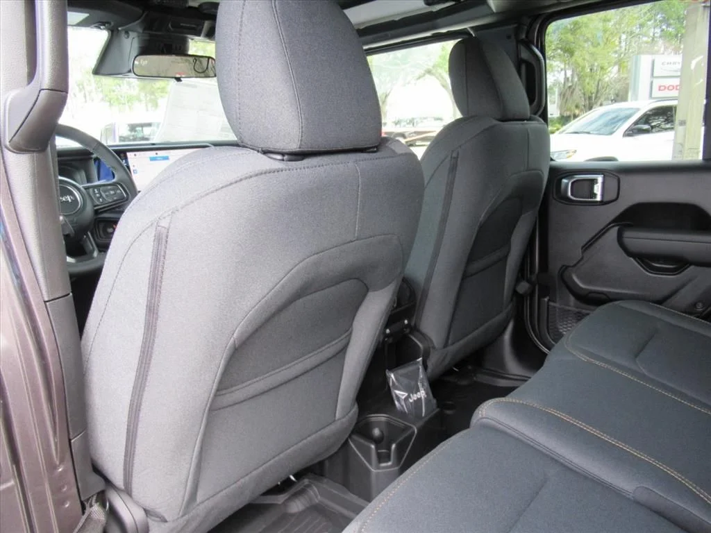 New 2026 Granite Crystal Metallic Clearcoat Jeep Sport S image 16