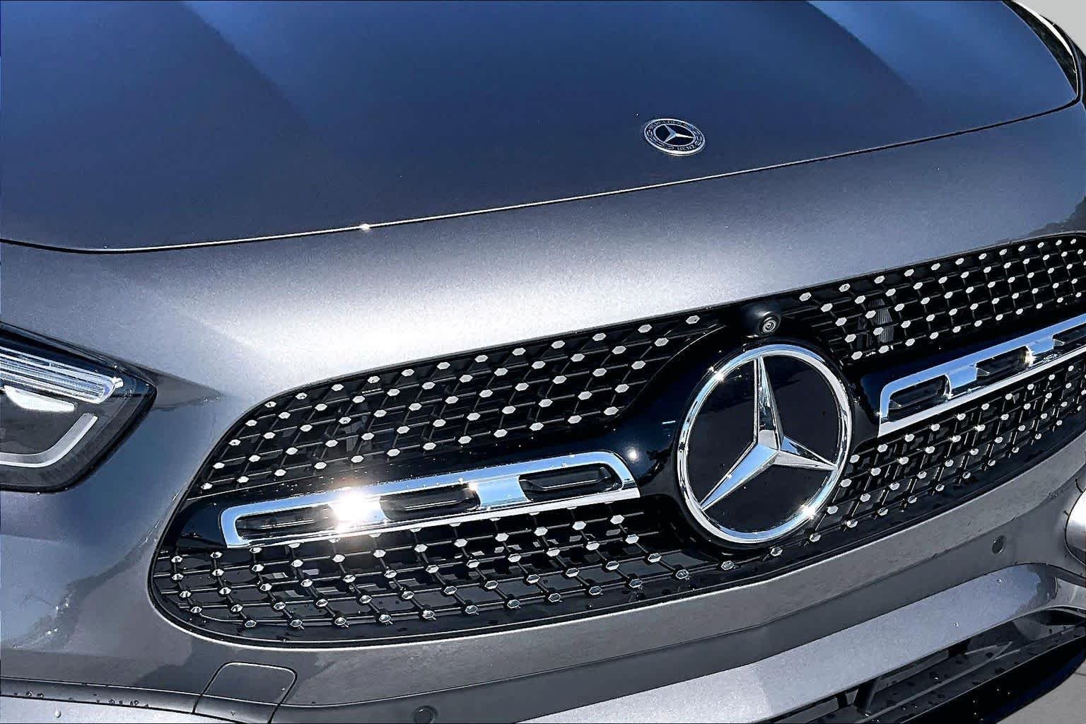 Used 2026 Mountain Grey Metallic Mercedes-Benz GLA 250 image 30