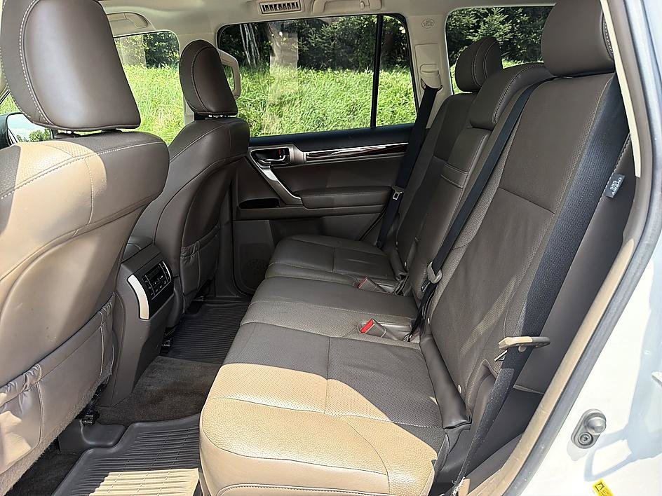 Used 2015 Starfire Pearl Lexus 460 image 12
