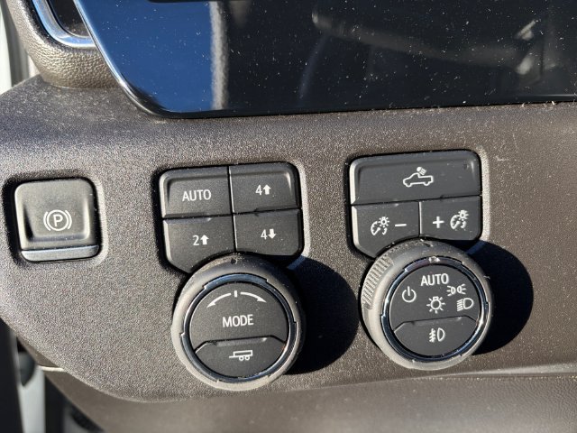 Used 2025 White Chevrolet RST image 27