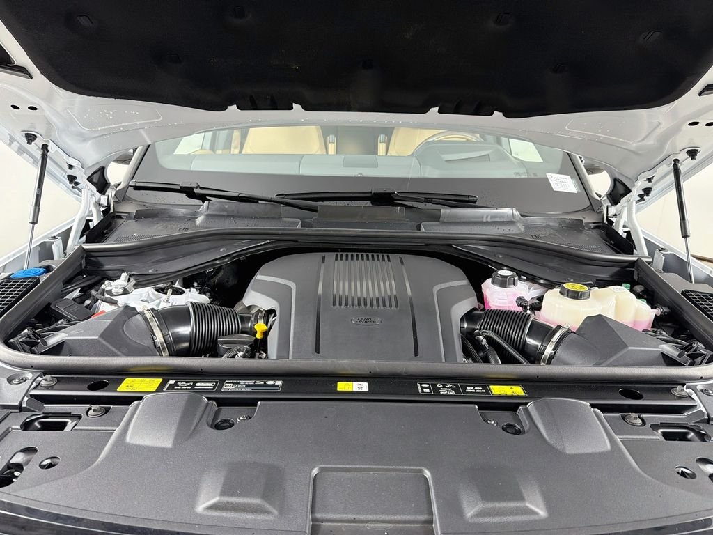New 2026 Fuji White Land Rover SE image 32