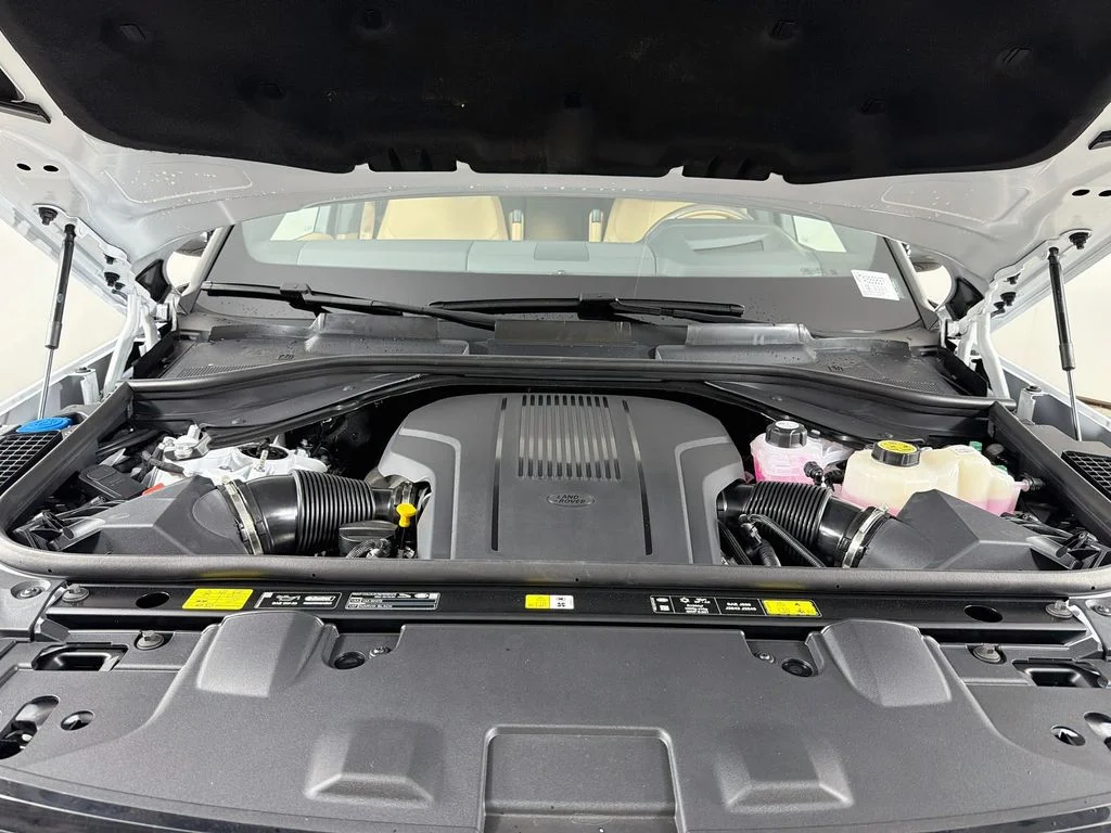 New 2026 Fuji White Land Rover SE image 32