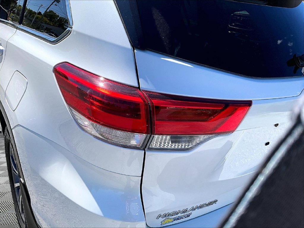 Used 2019 Blizzard Pearl Toyota XLE image 33