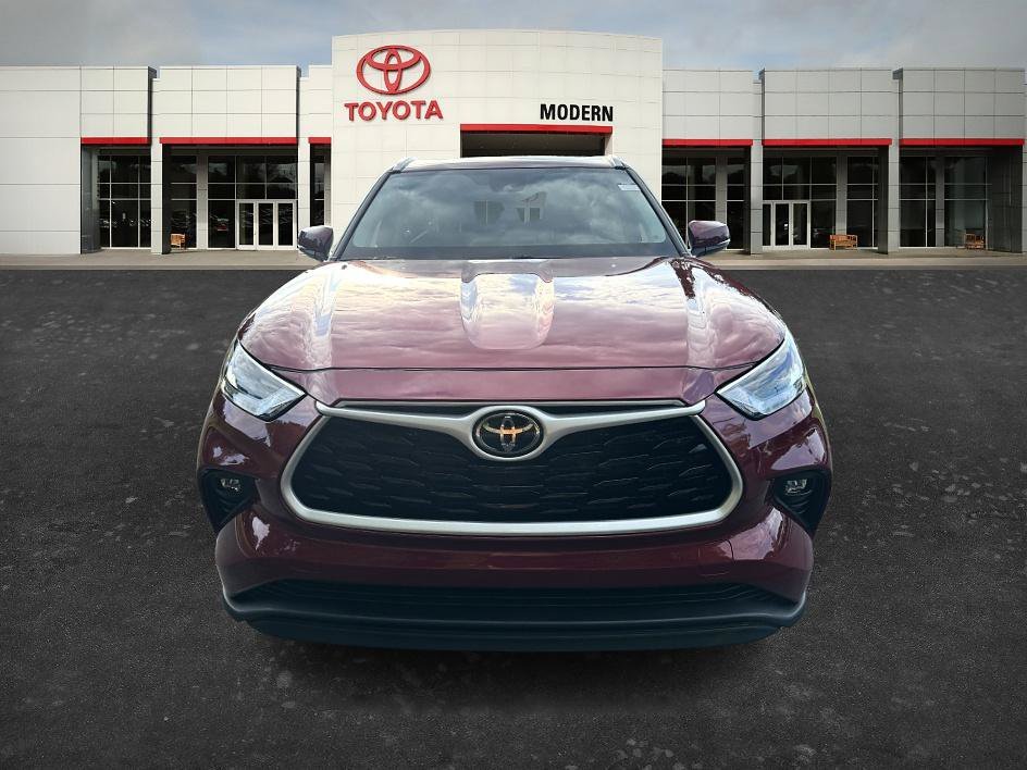 Used 2026 Ruby Flare Pearl Toyota Hybrid XLE image 2
