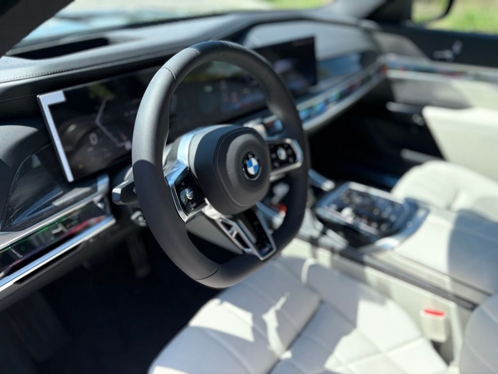 New 2025 Dravit Grey Metallic BMW 760i xDrive image 16