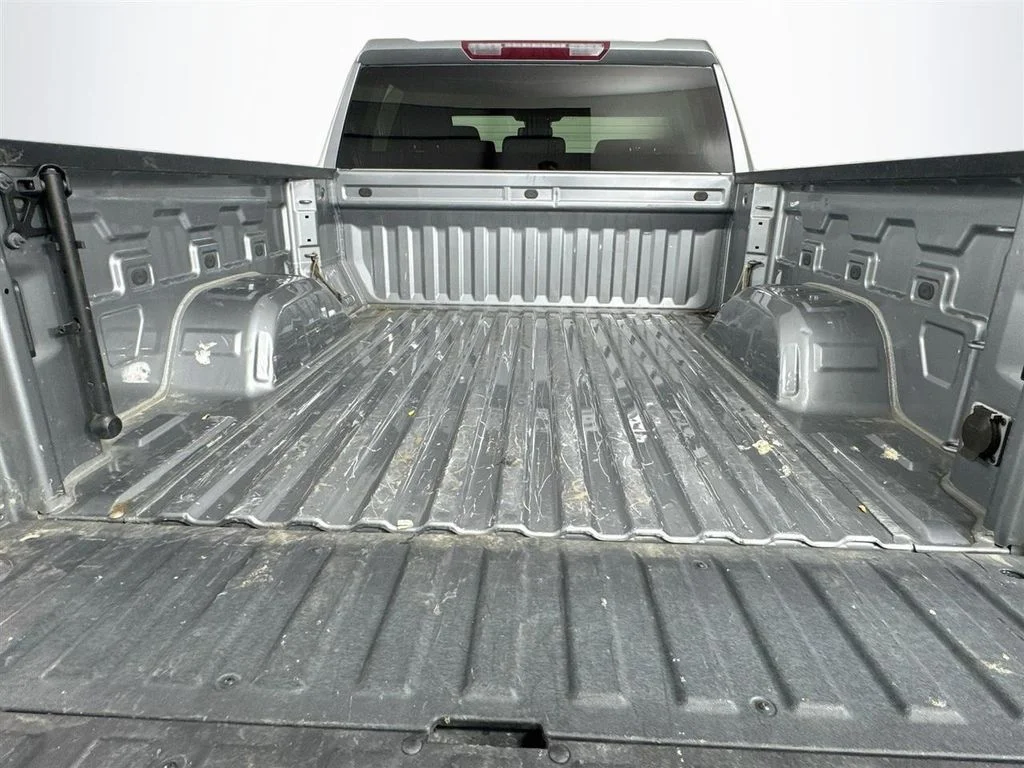 Used 2025 Silver GMC SLT image 31