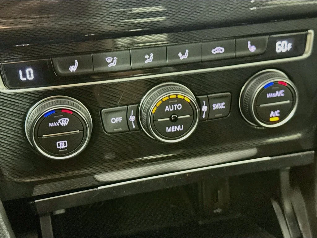 Used 2017 White Volkswagen Autobahn image 18