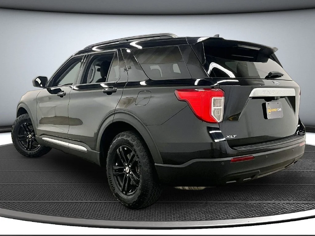 Used 2021 Black Ford XLT image 4
