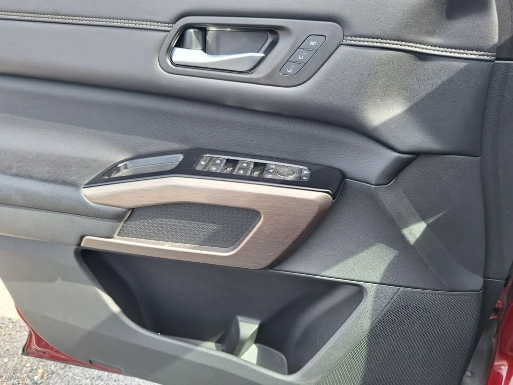 Used 2023 Red Nissan Platinum image 21