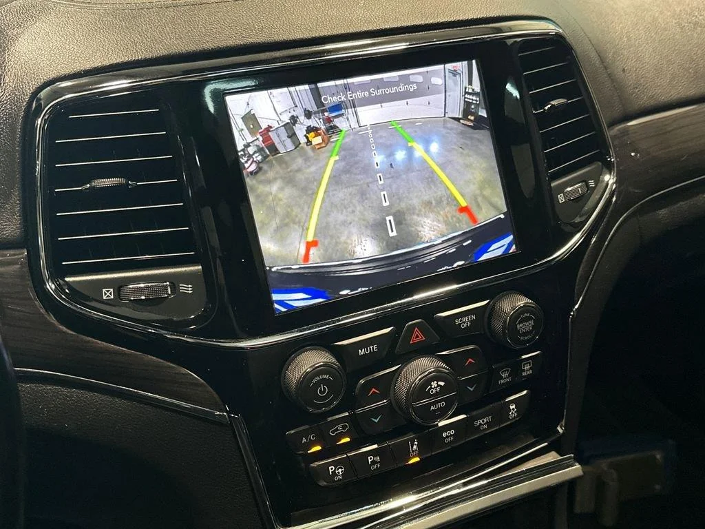 Used 2020 Diamond Black Crystal Pearlcoat Jeep Overland image 23