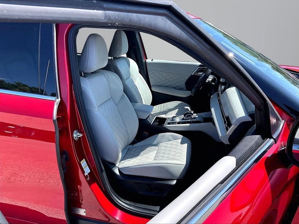 Used 2024 Red Mitsubishi SEL image 8