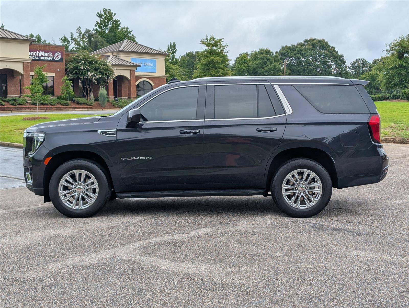 2024 GMC Yukon SLE - Photo 12