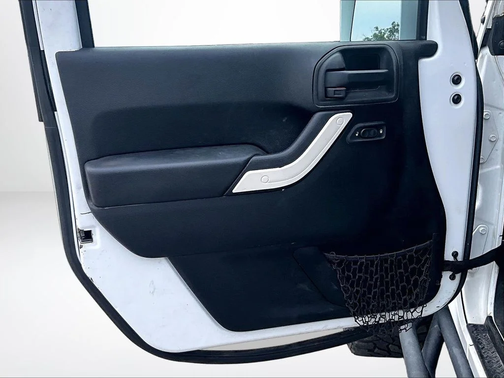 Used 2015 White Jeep Unlimited Sport image 23