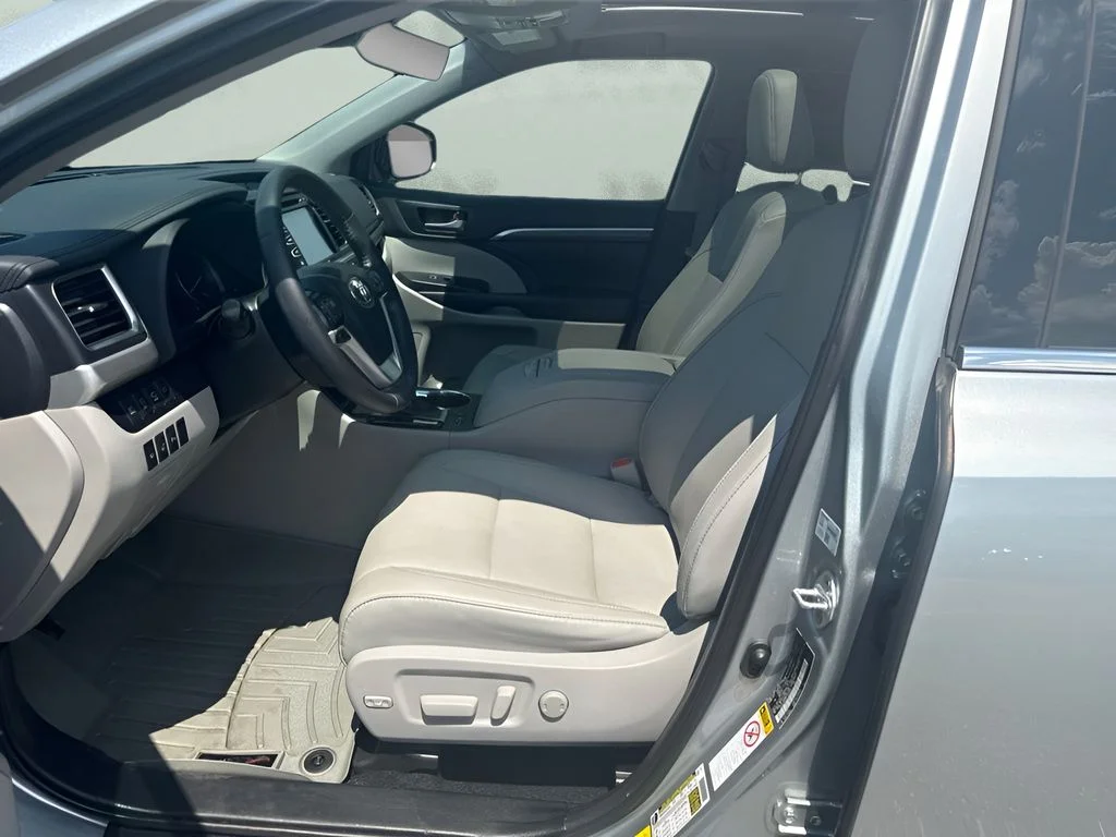 Used 2019 Silver Toyota Limited Platinum image 9