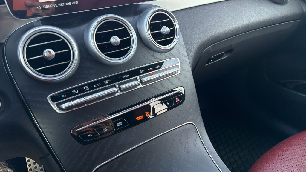 Used 2023  Mercedes-Benz GLC 300 Coupe image 23