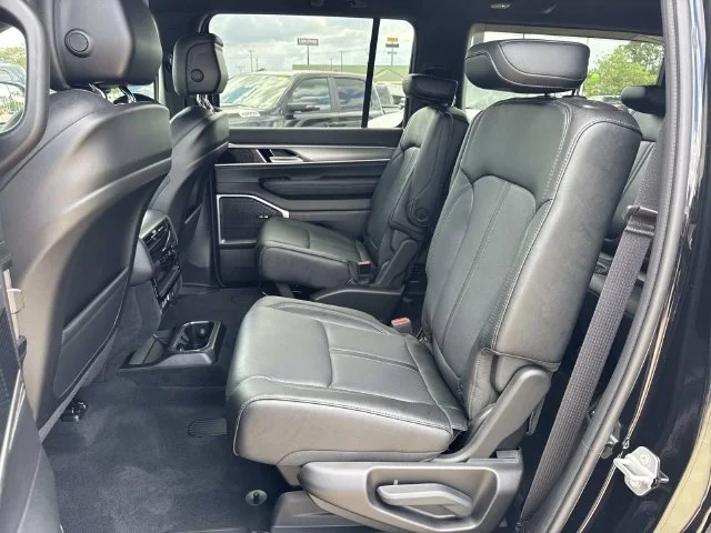 New 2026 High Gloss Black Exterior Paint Jeep Limited Altitude image 15