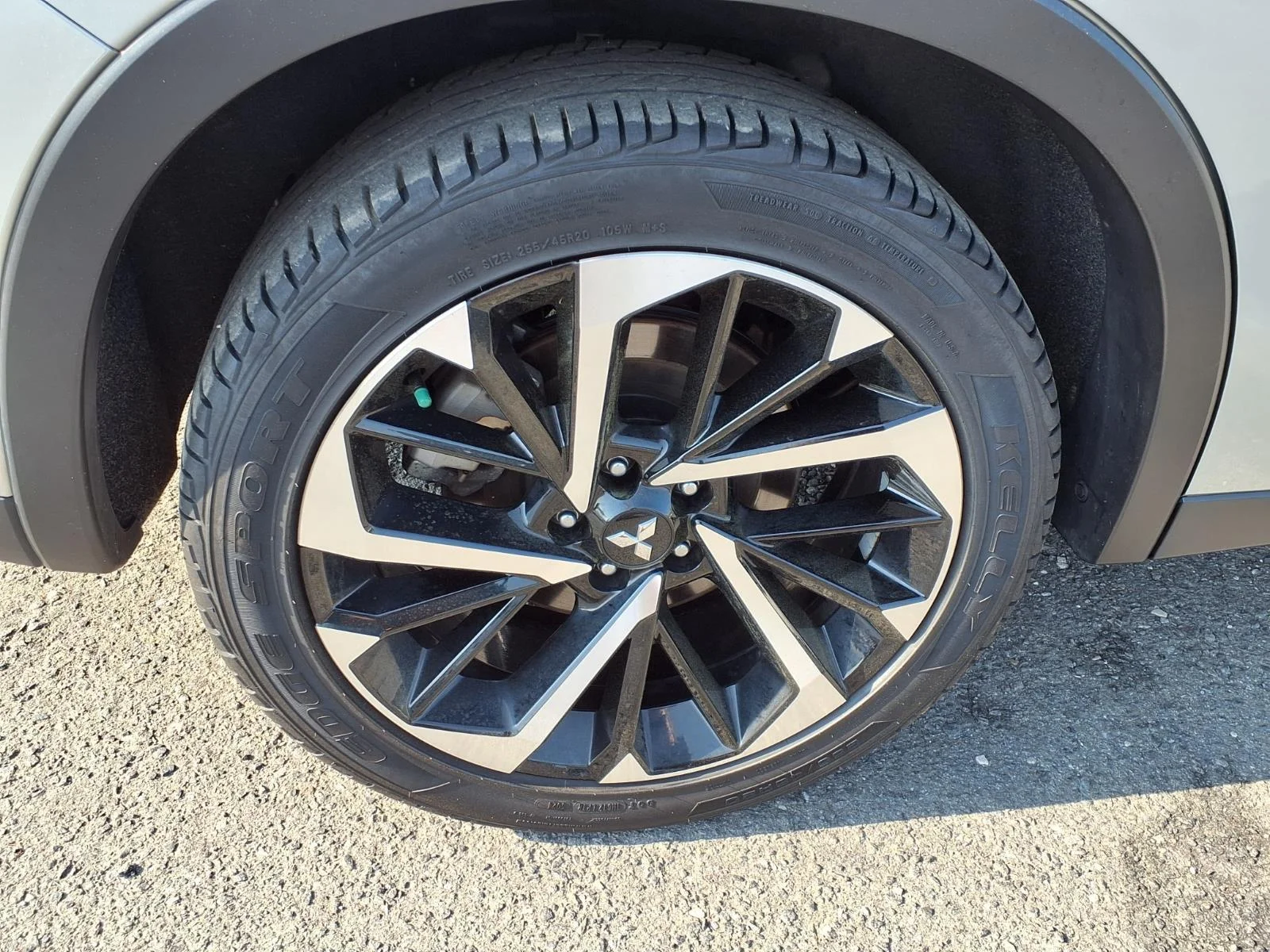 Used 2024  Mitsubishi SE image 11