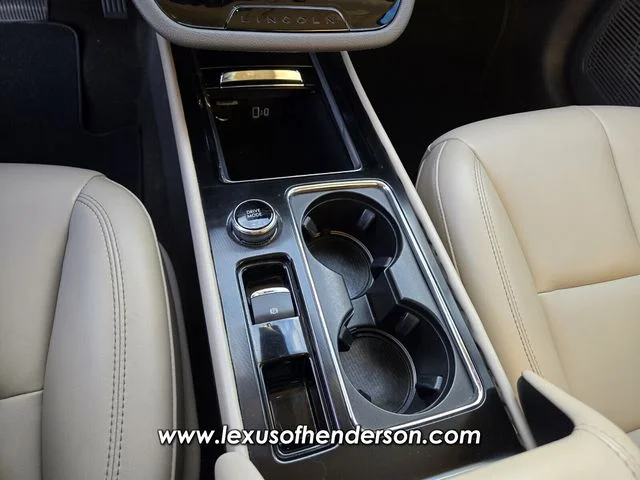 Used 2021 White Lincoln Standard image 29