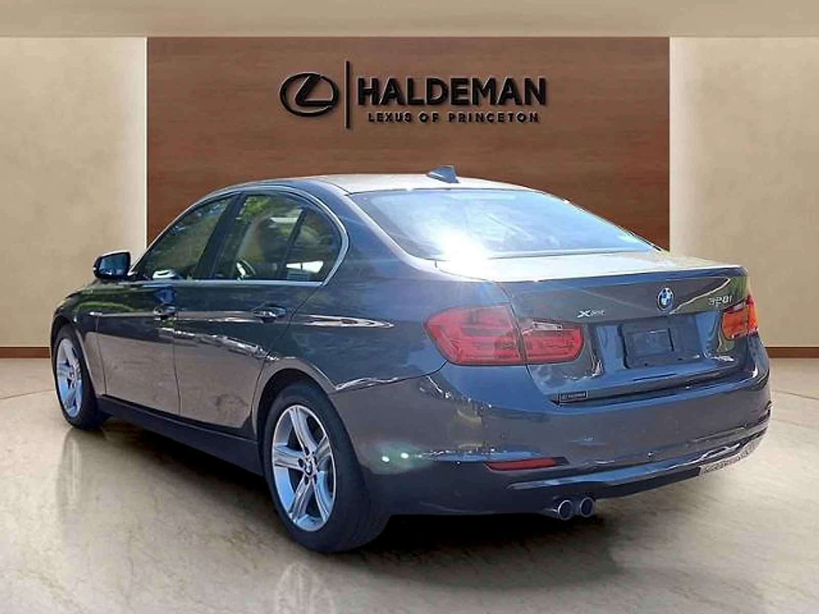 Used 2015 Mineral Gray Metallic BMW xDrive image 4