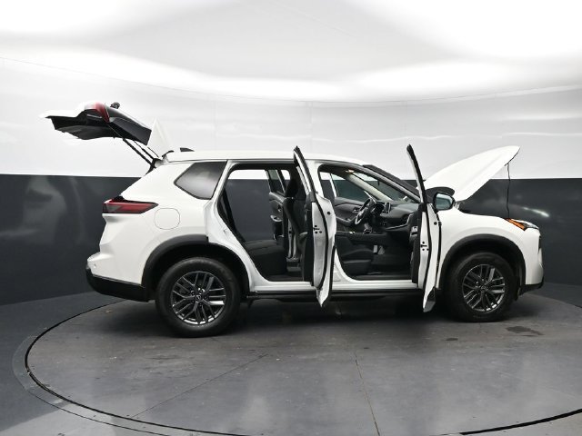 Used 2024 Glacier White Nissan S image 31