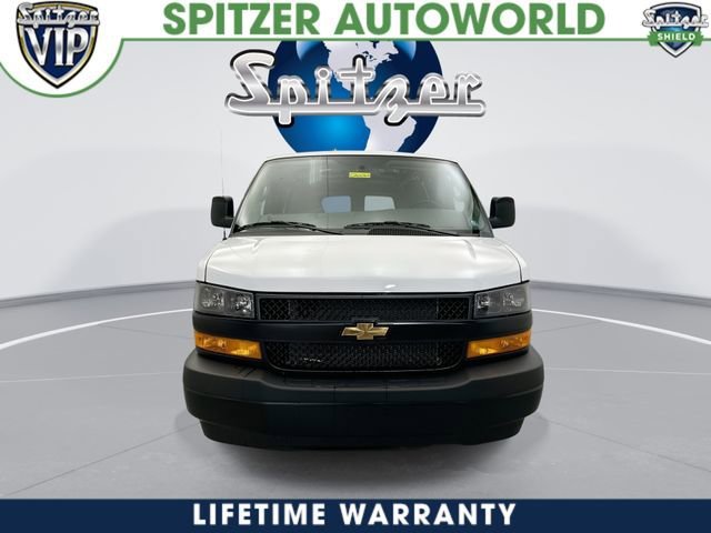 New 2026 Summit White Chevrolet WT image 3