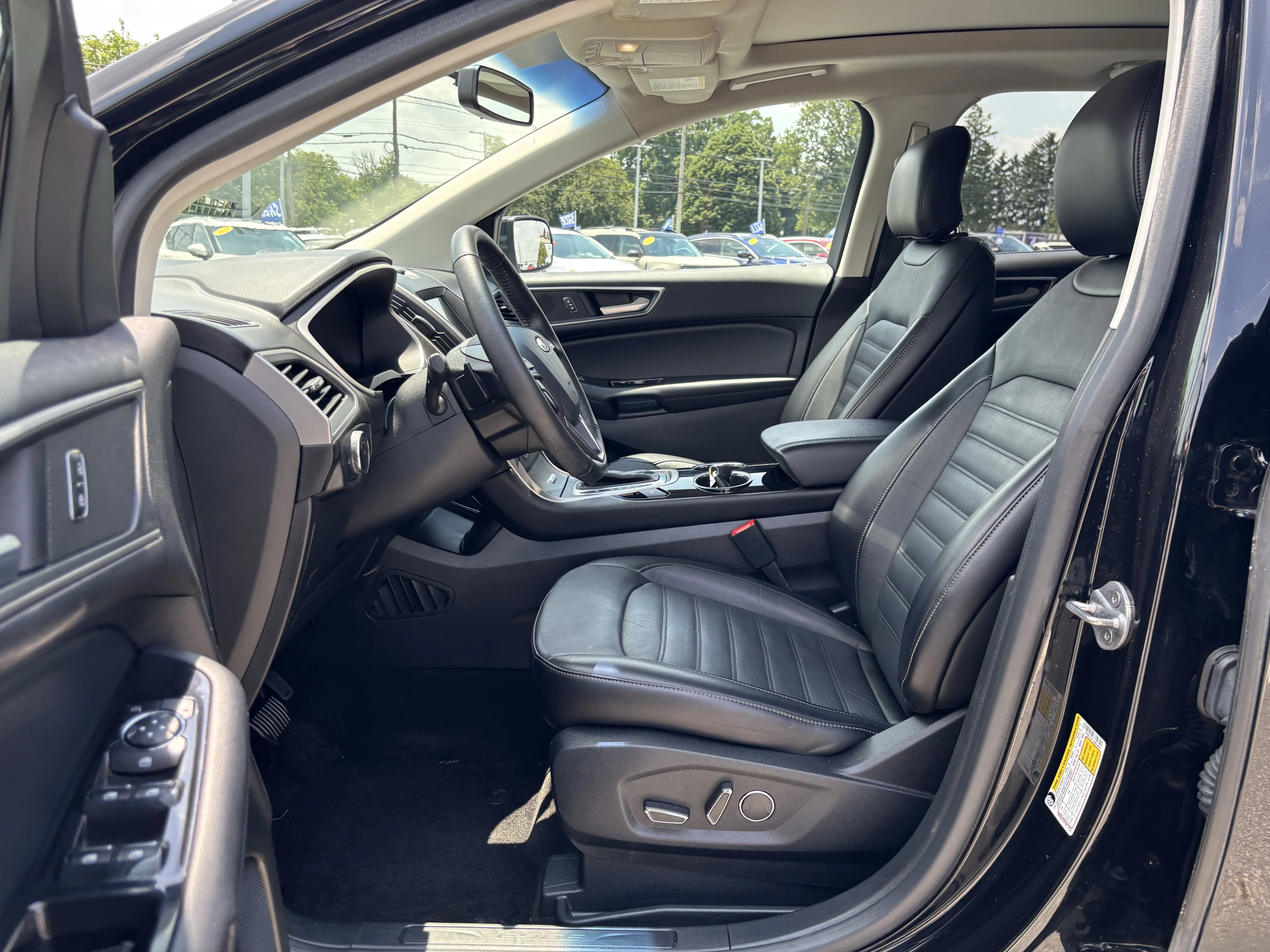 Used 2018 Shadow Black Ford SEL image 9