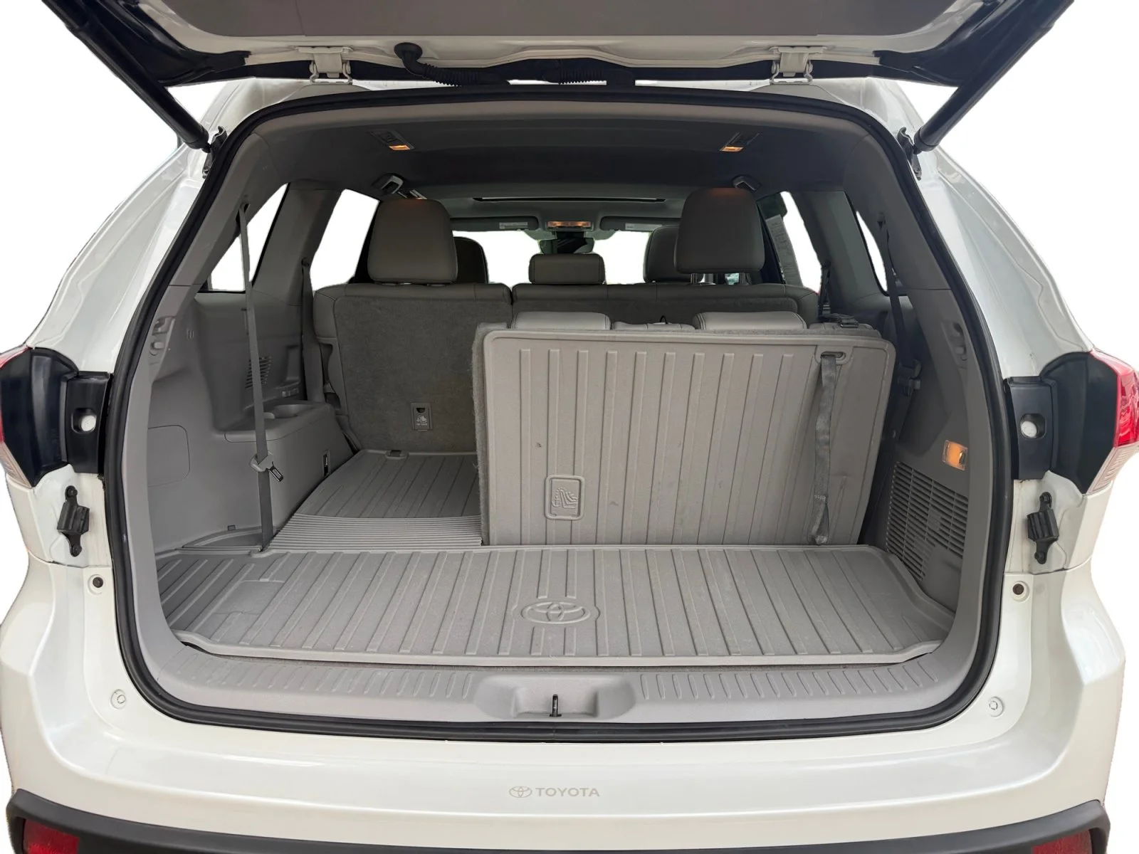 Used 2017 Blizzard Pearl Toyota XLE image 39