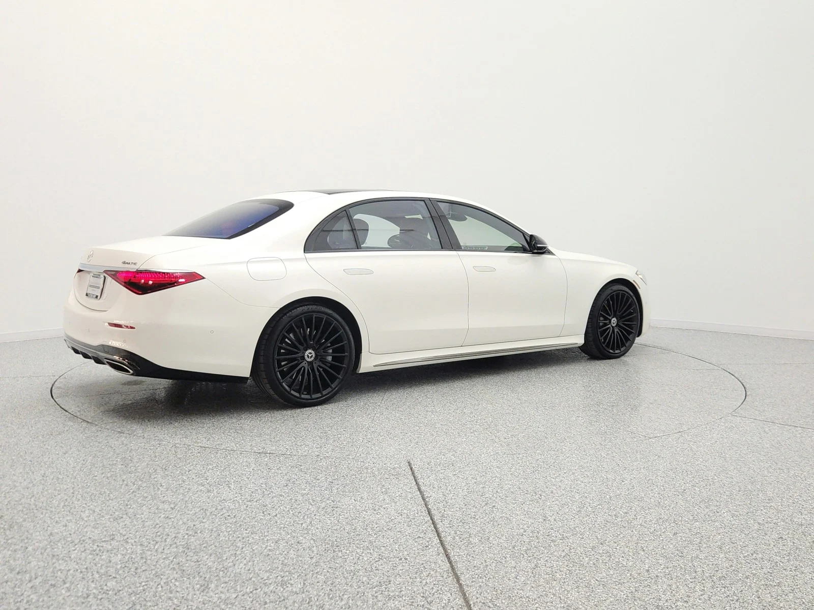 Certified Used 2023 MANUFAKTUR Diamond White Mercedes-Benz S 580 4MATIC® Sedan image 5