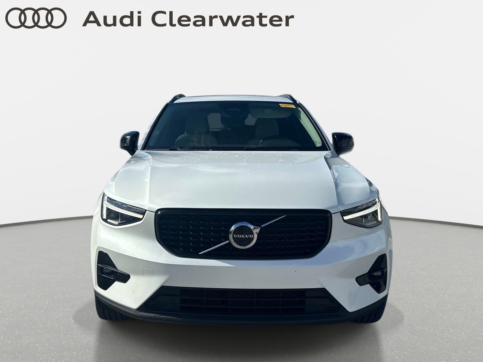 Used 2023 Crystal White Volvo Plus Dark Theme image 5