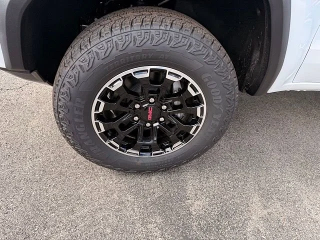 2026 GMC Canyon AT4 - Photo 9