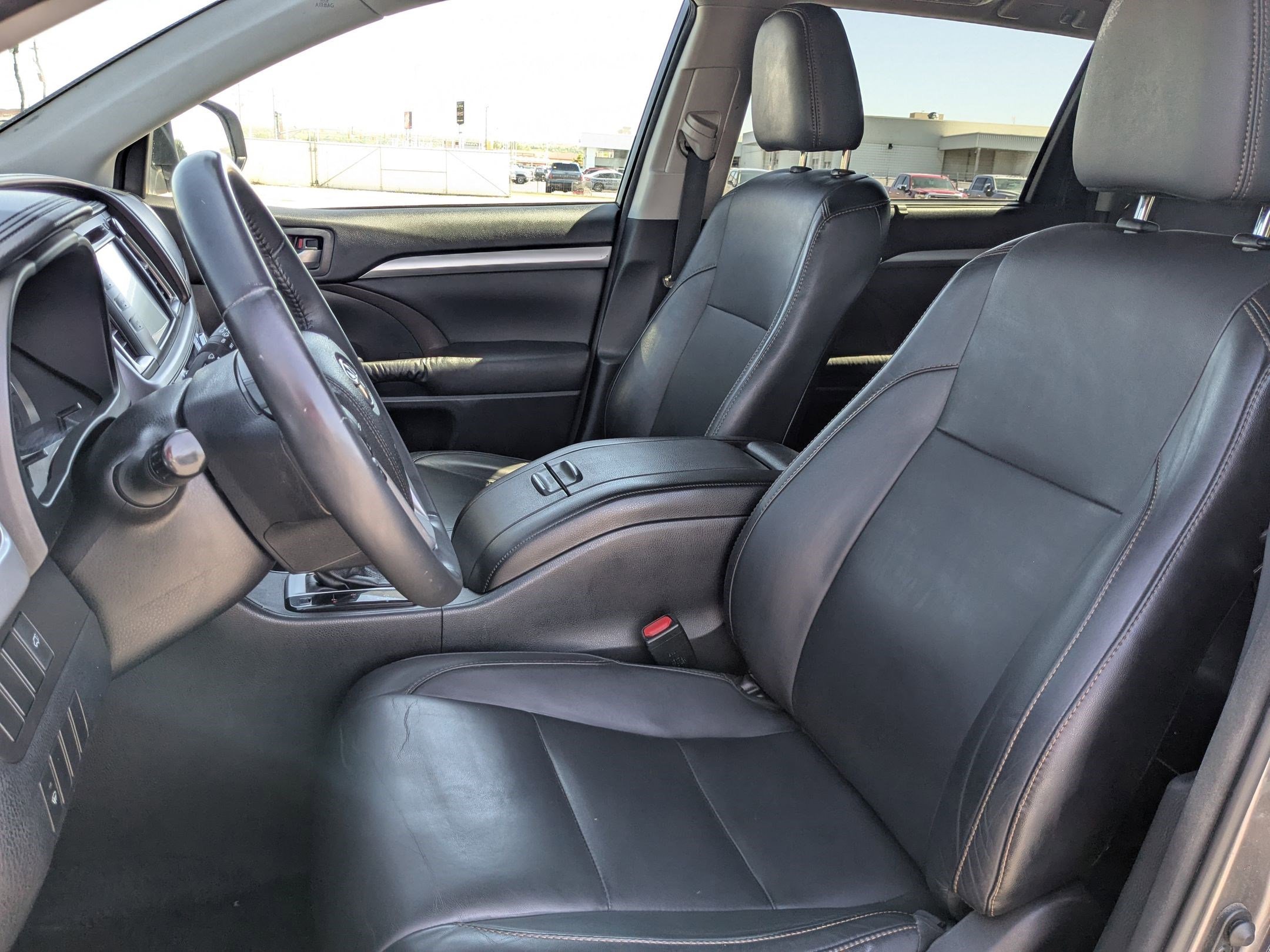 Used 2016 Predawn Gray Mica Toyota XLE image 28