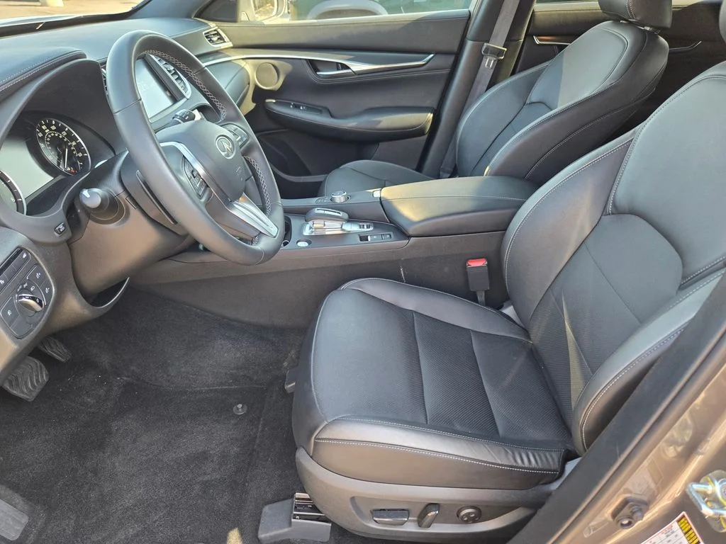 Certified Used 2025 Graphite Shadow INFINITI LUXE image 15