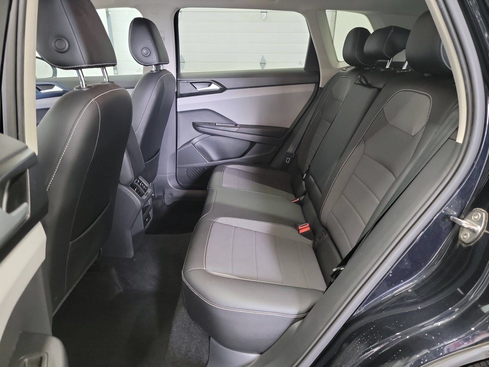 Used 2022 Deep Black Pearl Volkswagen SE image 26