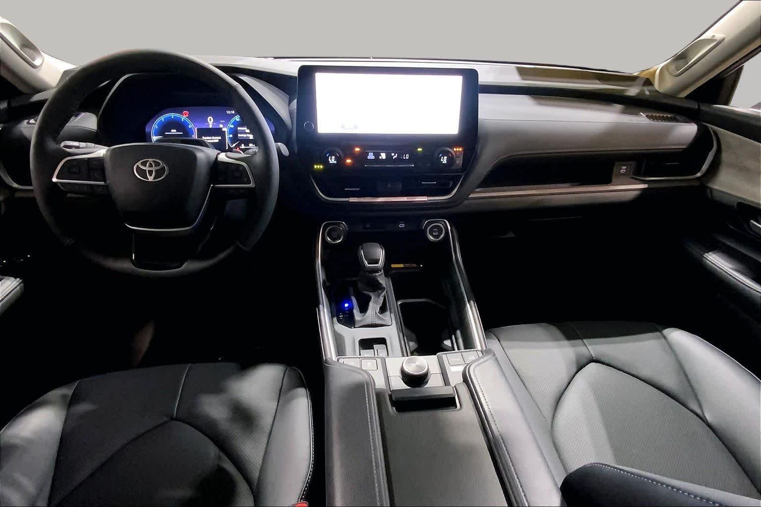 New 2026 Wind Chill Pearl Toyota Platinum image 5