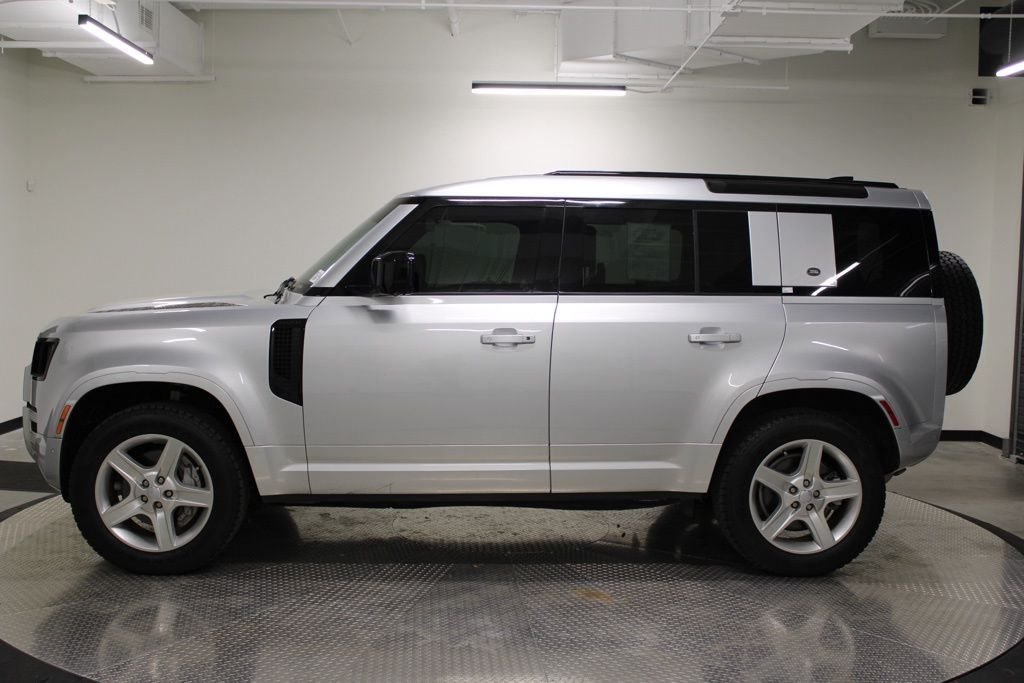 Used 2022  Land Rover XS Edition image 2