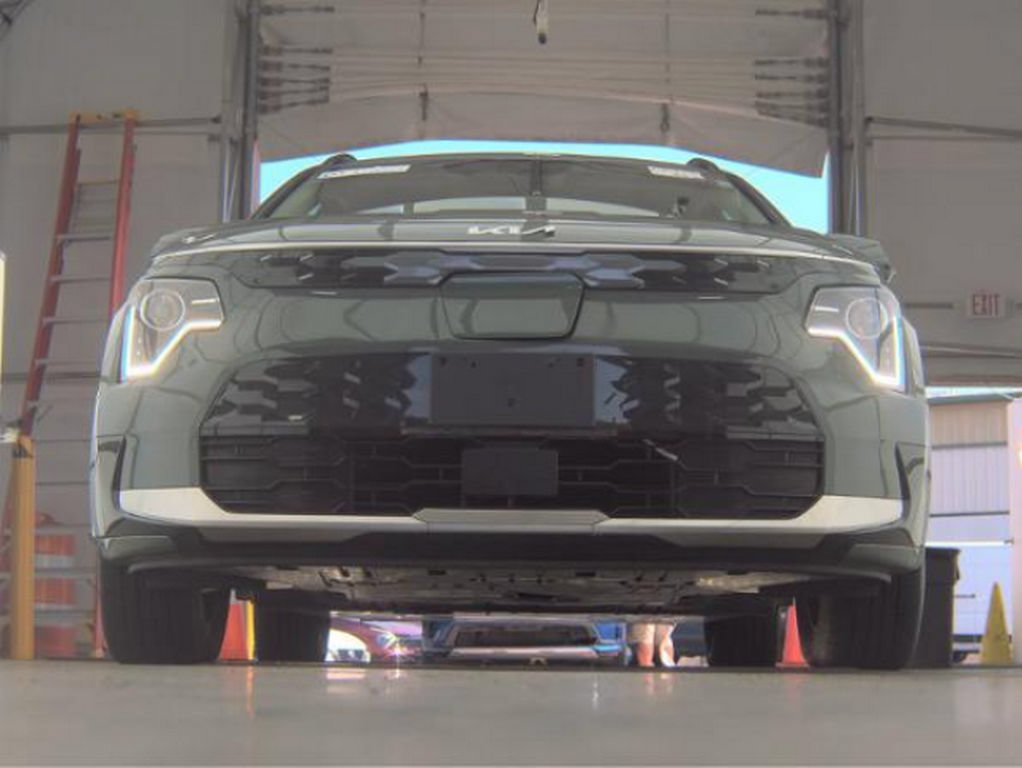 Used 2024 Green Kia Wind image 4