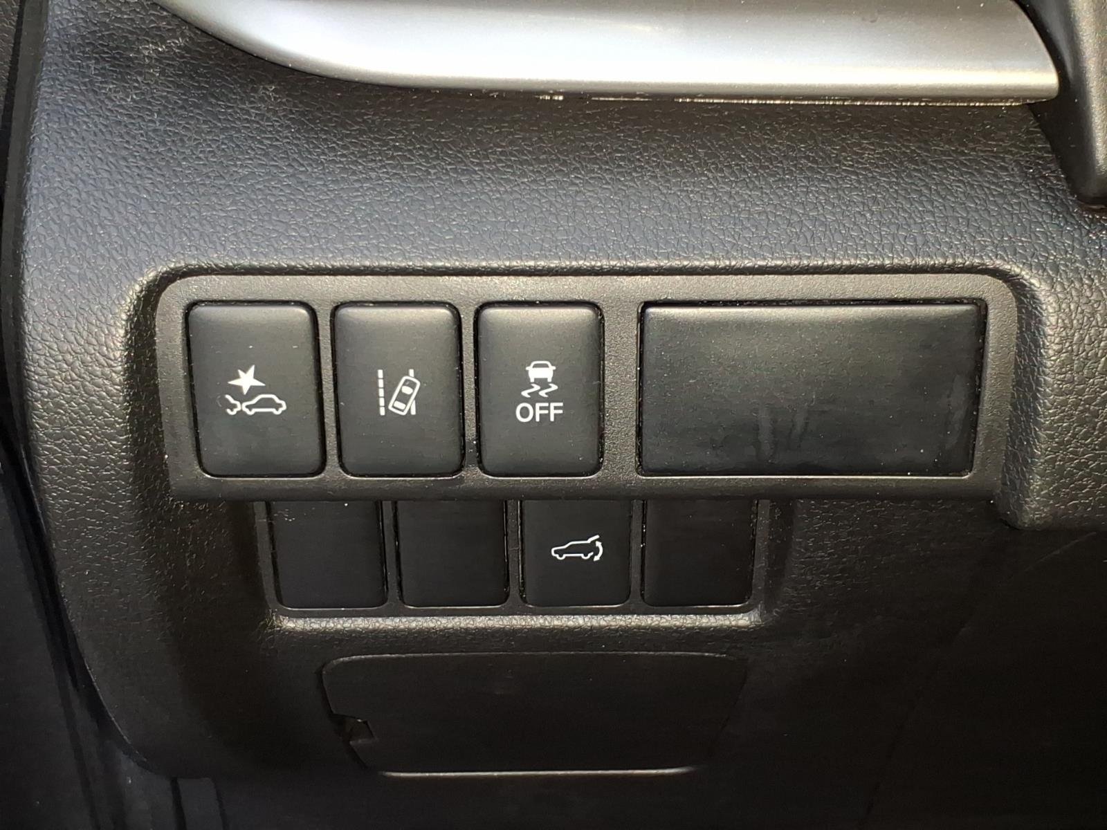 Used 2024  MITSUBISHI  image 14