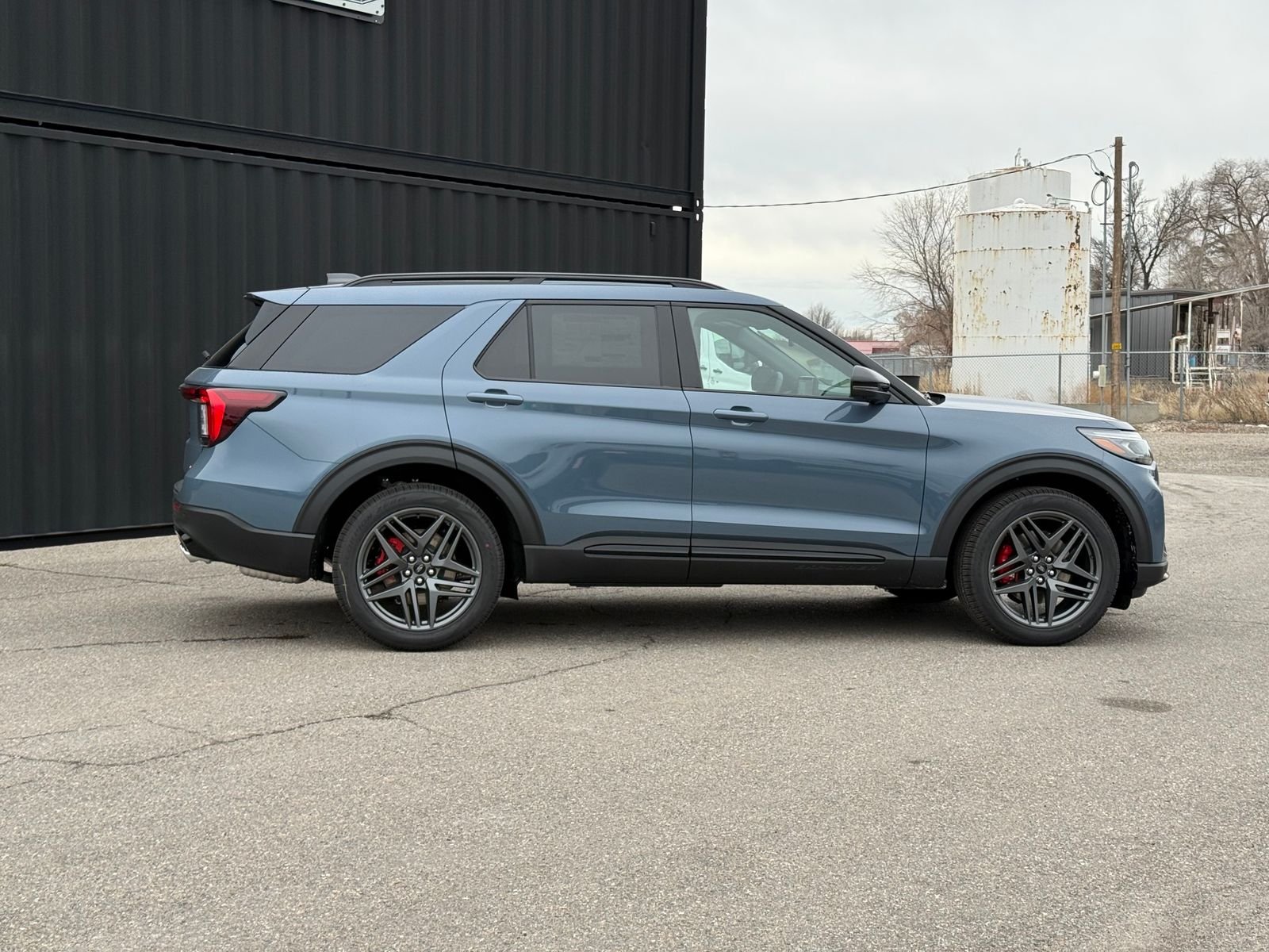 View vehicle photo 7