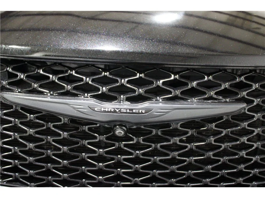 Used 2022 Brilliant Black Crystal Pearlcoat Chrysler Hybrid Touring L image 9