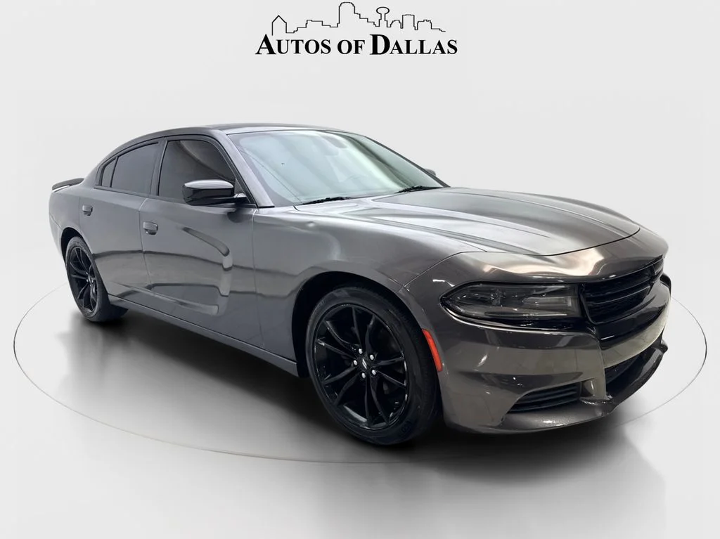 Used 2018 Gray Dodge SXT image 4