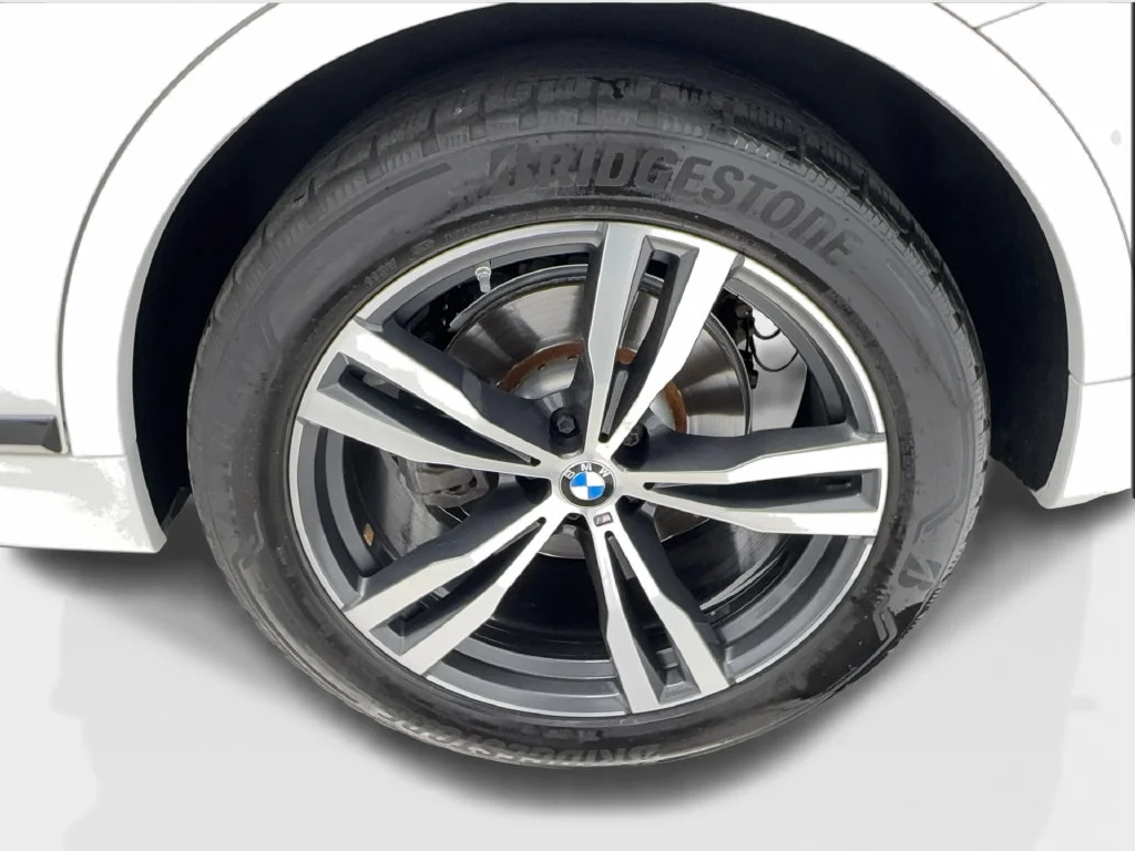 Used 2024 White BMW xDrive40i image 15