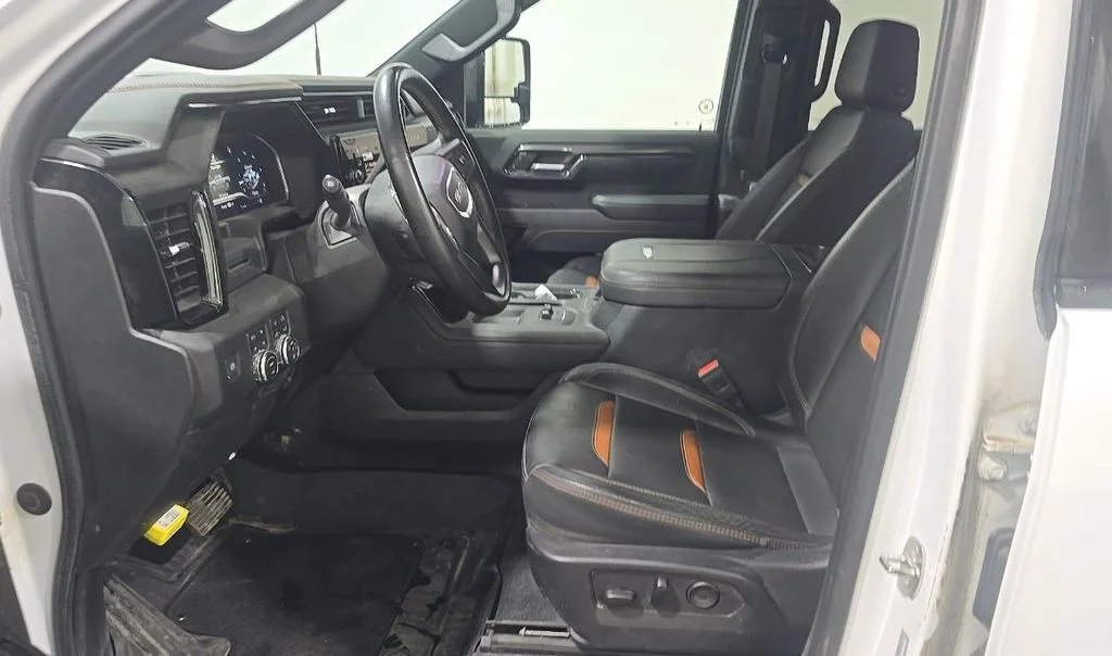 Used 2024 White GMC AT4 image 7