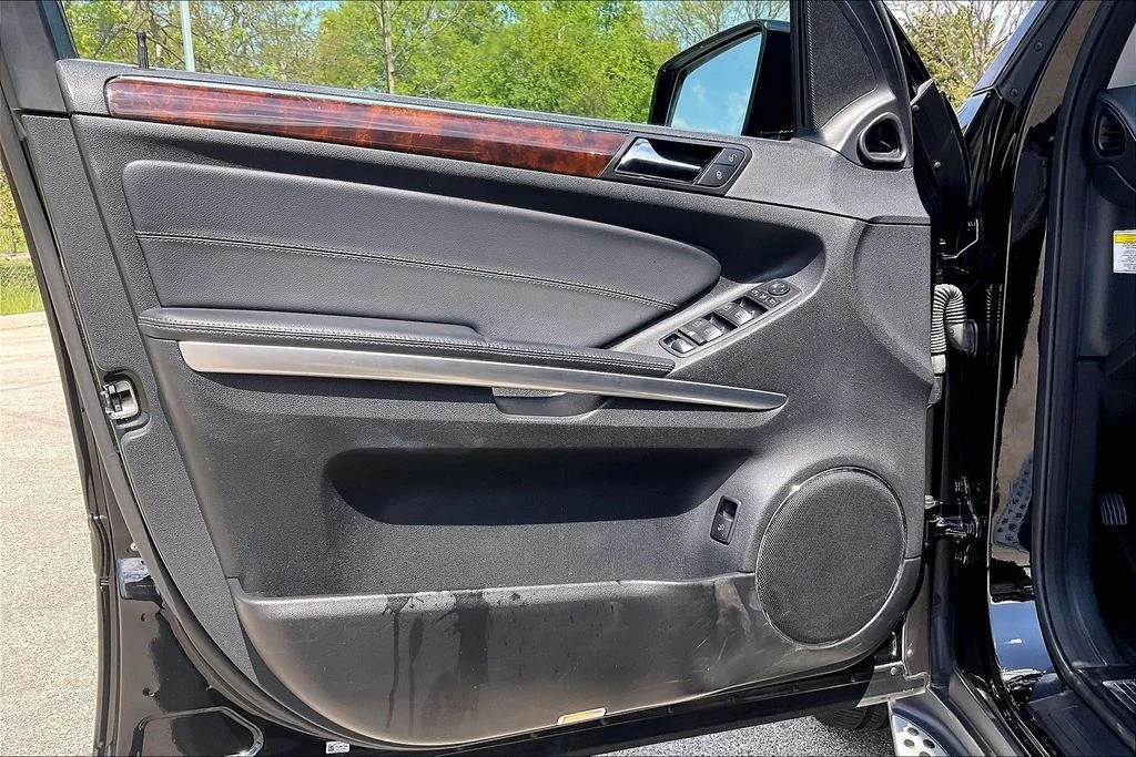 Used 2012 Black Mercedes-Benz GL 450 image 23