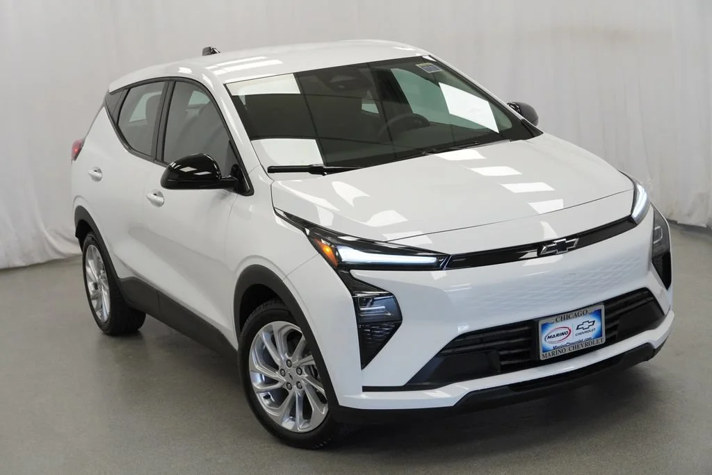 New 2027 Summit White Chevrolet LT image 33