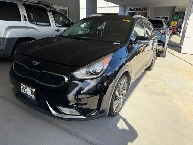 Used 2017 Black Kia Touring image 2