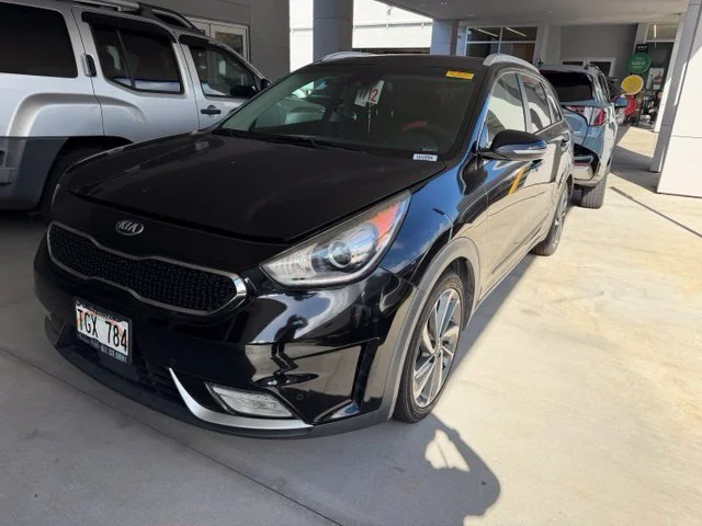 Used 2017 Black Kia Touring image 2