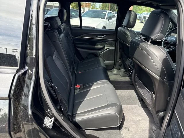 2025 Jeep Grand Cherokee Overland - Photo 10