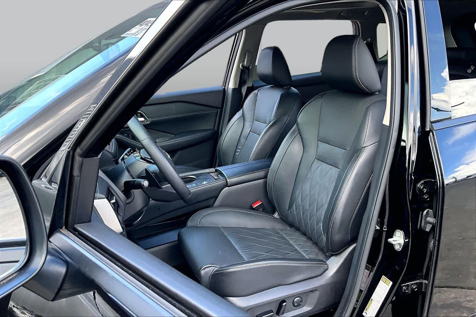 Used 2025 Super Black Nissan Platinum image 8