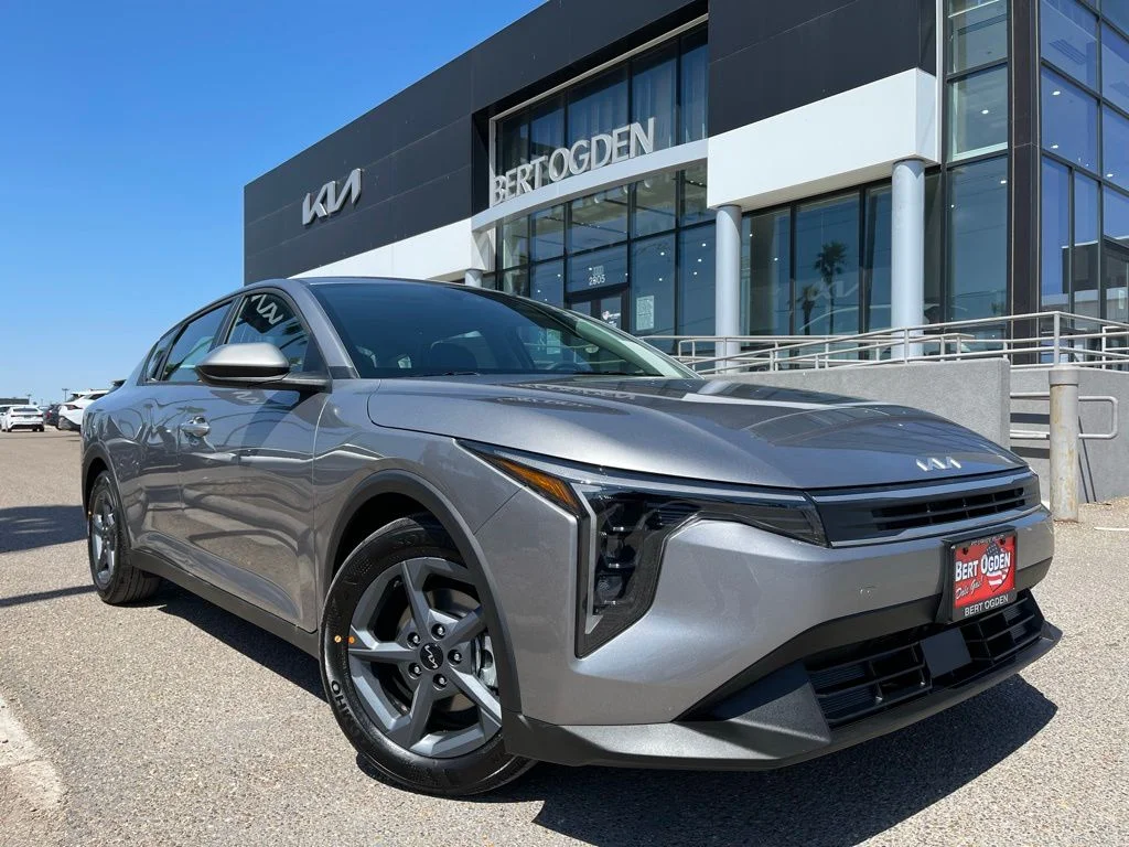 2026 Kia K4 LXS AT's photo