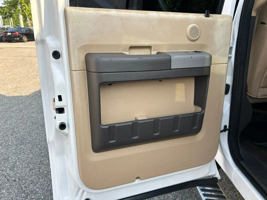 Used 2015 White Ford Lariat image 22
